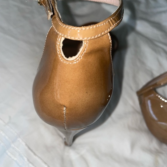 Stuart Weitzman nudistsong patent leather heels in tan, size 40/9 - Picture 14 of 14
